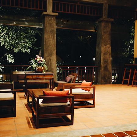 Hotel De L'Amour Sha Plus Prakhon Chai Esterno foto