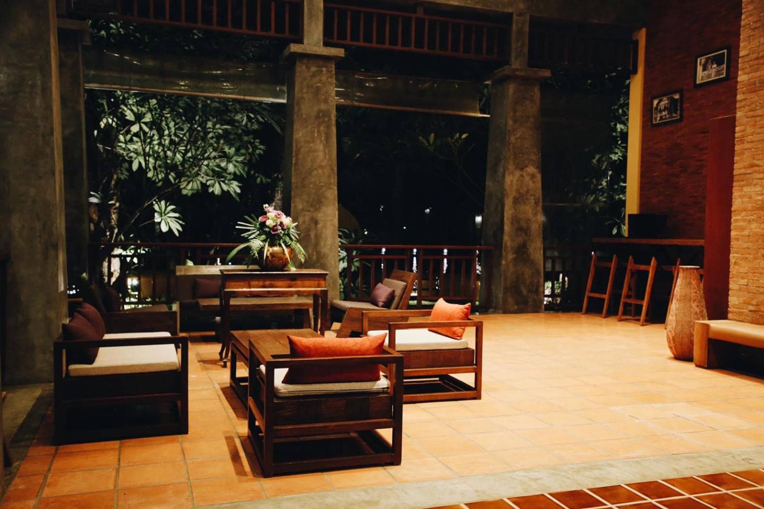Hotel De L'Amour Sha Plus Prakhon Chai Esterno foto
