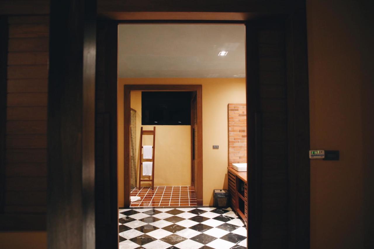 Hotel De L'Amour Sha Plus Prakhon Chai Esterno foto