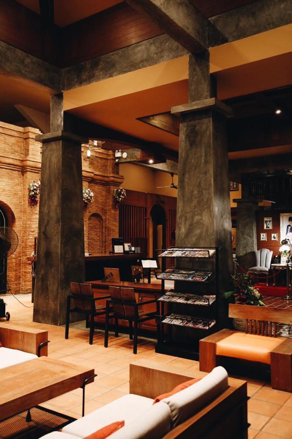 Hotel De L'Amour Sha Plus Prakhon Chai Esterno foto