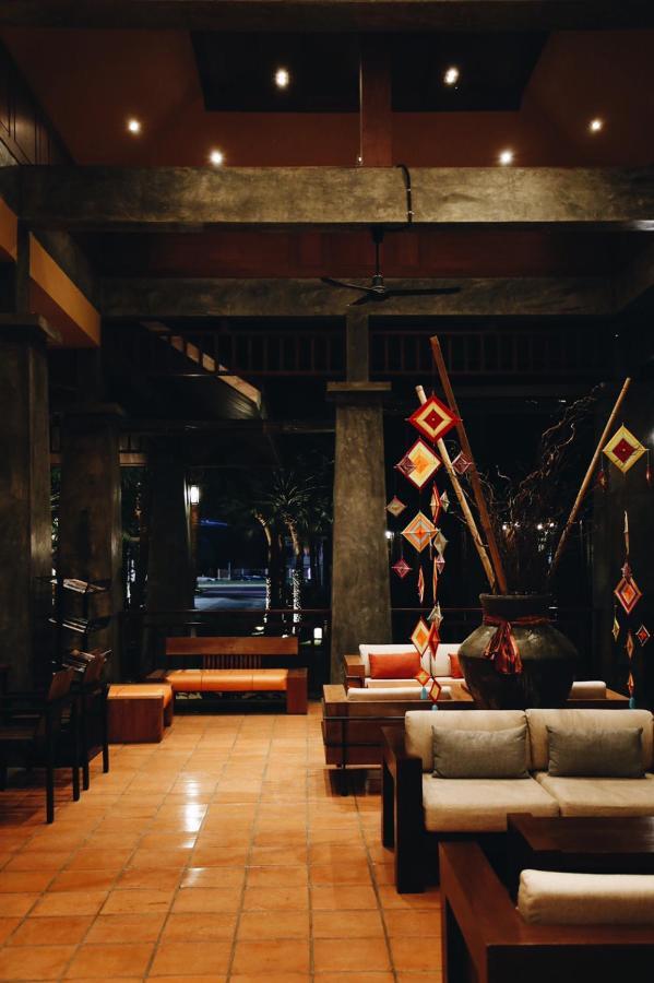 Hotel De L'Amour Sha Plus Prakhon Chai Esterno foto